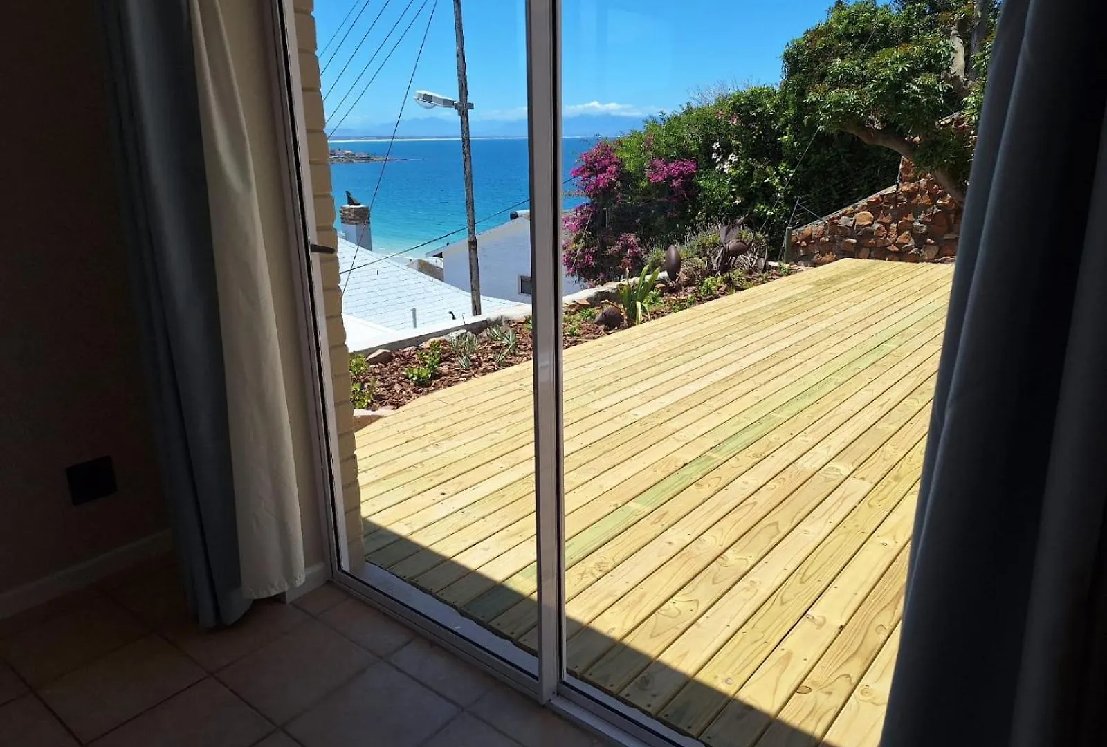 Watching Waves, Heron Chase Fish Hoek Südafrika